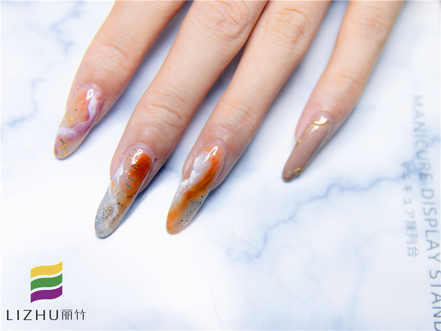 南寧專業(yè)美甲學校：暈染款美甲