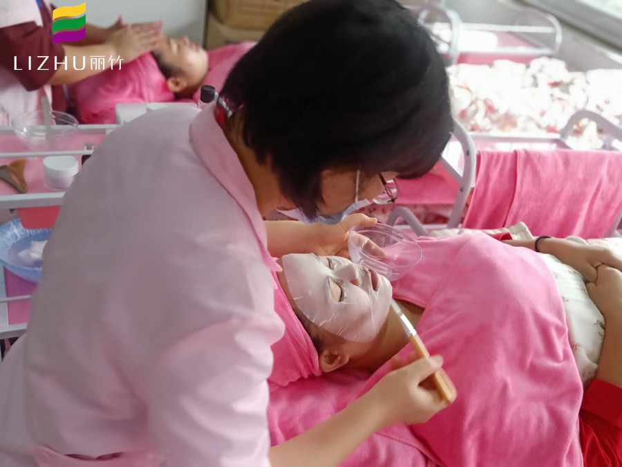 秋季皮膚如何補(bǔ)水？麗竹美容學(xué)校分享技巧