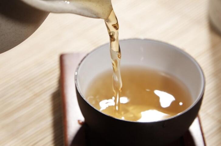 想喝茶養(yǎng)生？南寧美容學(xué)校提醒你4個(gè)注意事項(xiàng)