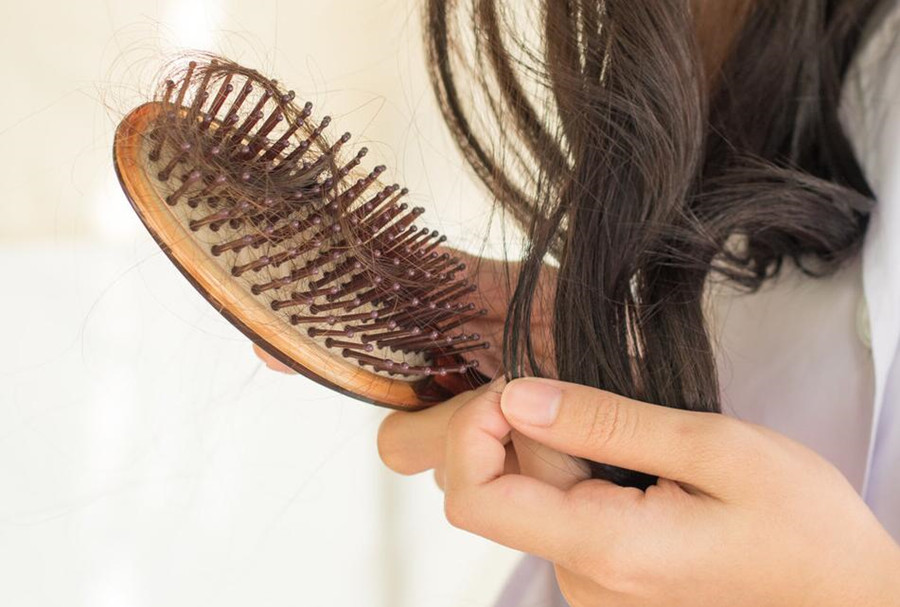 秋季防脫技巧，來(lái)廣西專(zhuān)業(yè)美發(fā)學(xué)校學(xué)習(xí)下