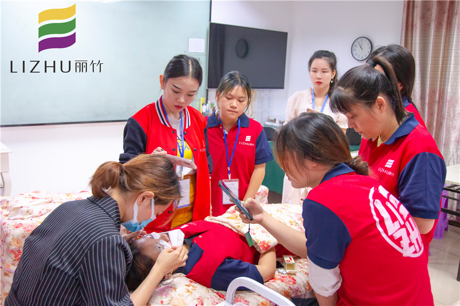 燙睫毛的步驟，廣西美甲美睫培訓(xùn)班演示手法