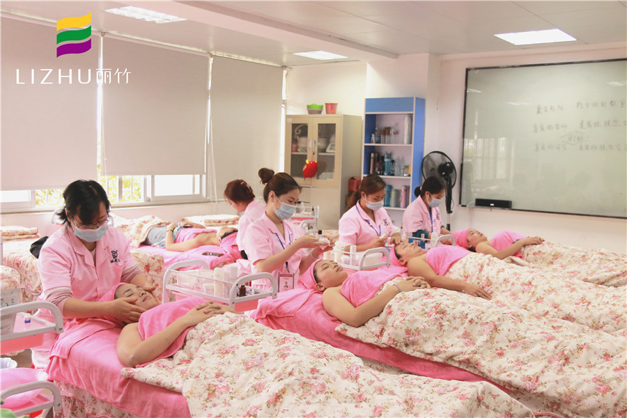 美容護(hù)膚基本常識(shí)，南寧美容培訓(xùn)班分享技巧