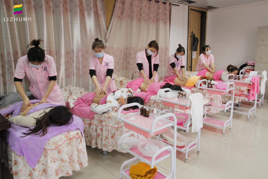 美容師如何練習(xí)自己的手？南寧學(xué)美容教你