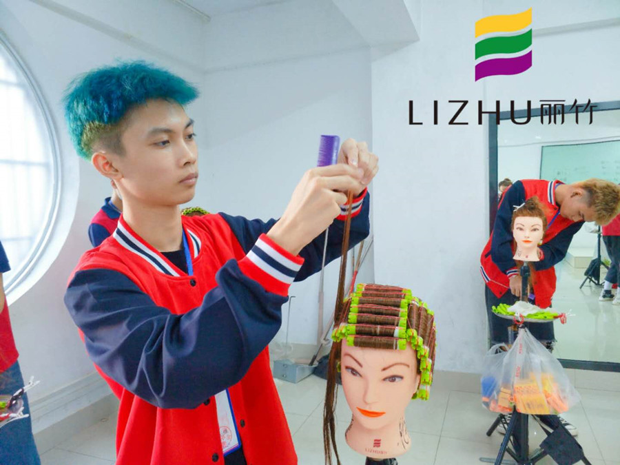 南寧學(xué)燙染知識(shí)分享：美發(fā)標(biāo)準(zhǔn)杠使用技巧