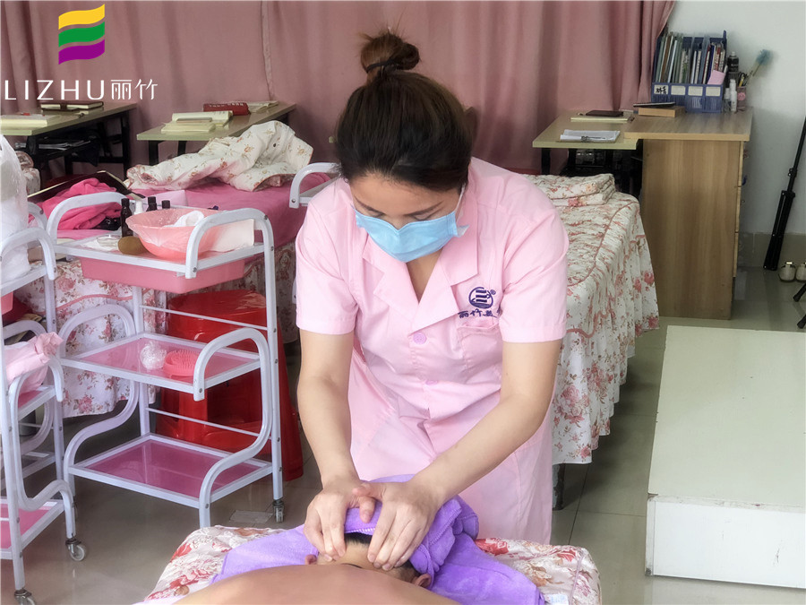 美容學子感言：這就是為人師表該有的樣子！