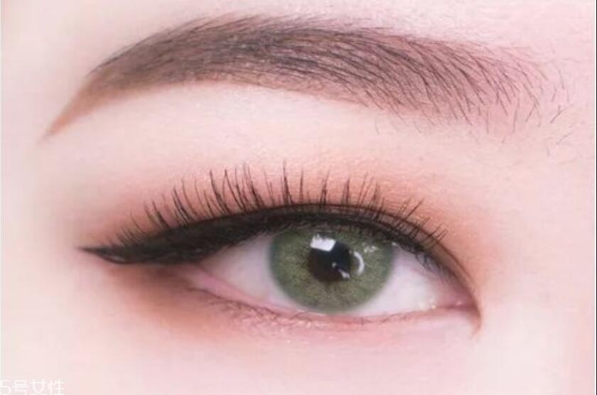 學腫眼泡內(nèi)雙眼妝教程，看廣西有哪些化妝學校專業(yè)