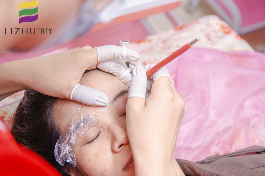 可以讓紋眉變淡的方法，麗竹紋繡學(xué)校教你