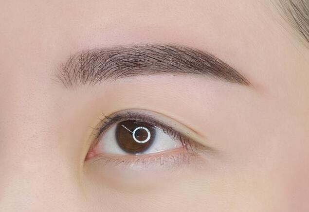 霧眉做完為什么發(fā)紅？南寧專業(yè)紋繡學校給你解釋