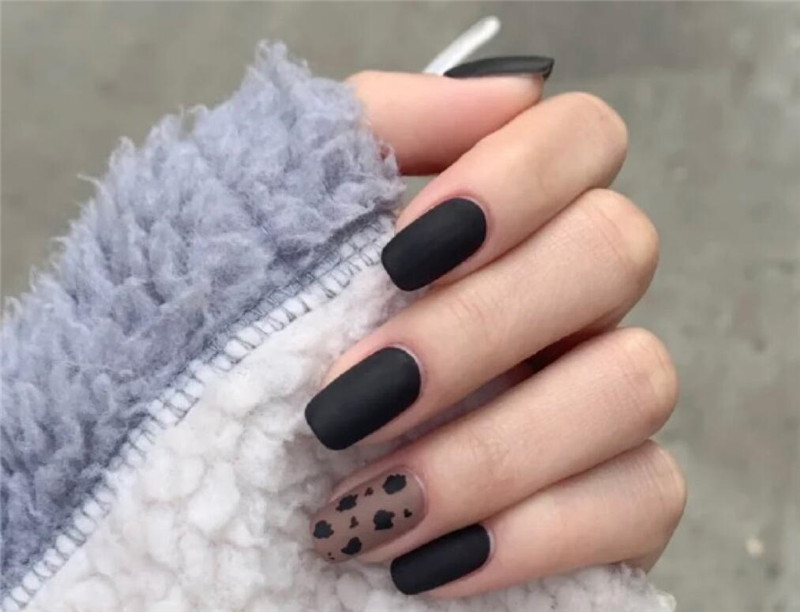 暗黑甜酷系美甲，展現(xiàn)廣西美甲培訓(xùn)哪家實力強(qiáng)