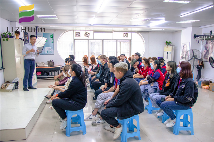 廣西學(xué)美發(fā)好找工作嗎？來看麗竹學(xué)校就業(yè)宣講會