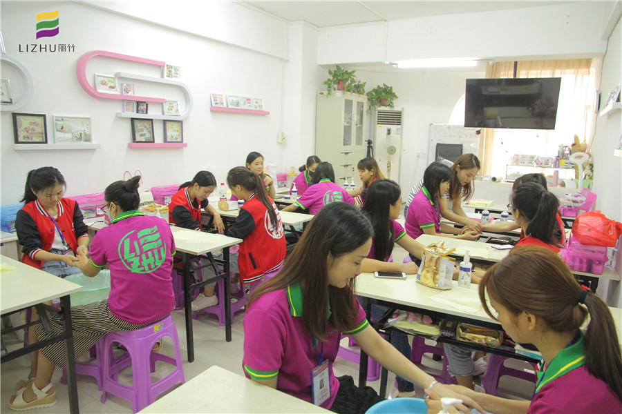 為什么要做手部護理？廣西排名前十美容學校把你解惑