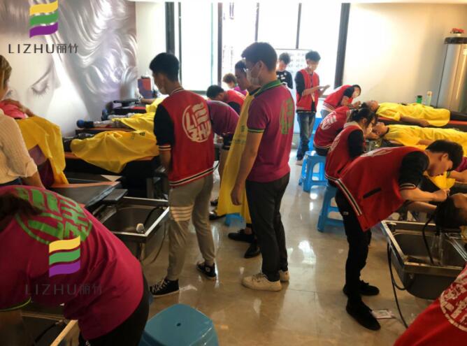 不怕掉發(fā)的洗頭方式，廣西美發(fā)培訓(xùn)分享