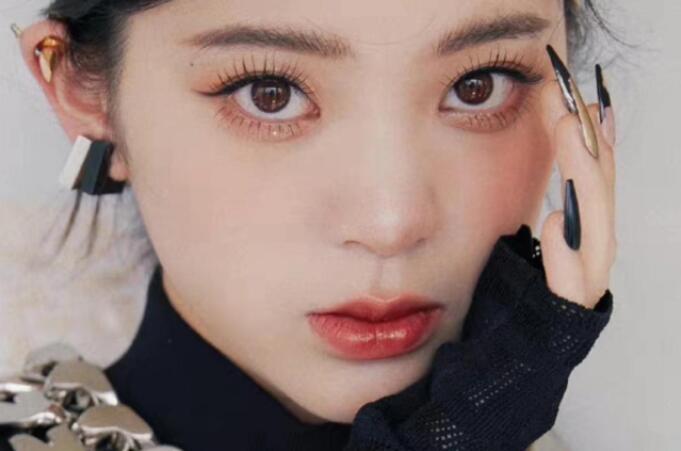 學(xué)小鹿感財(cái)閥千金”仿妝，知南寧學(xué)化妝哪家?guī)熧Y強(qiáng)_