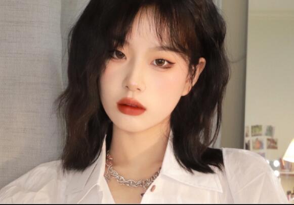 單眼皮眼影教程，廣西南寧彩妝學(xué)校分享