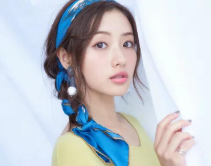 絲巾的創(chuàng)意搭配，廣西形象設(shè)計培訓班教你