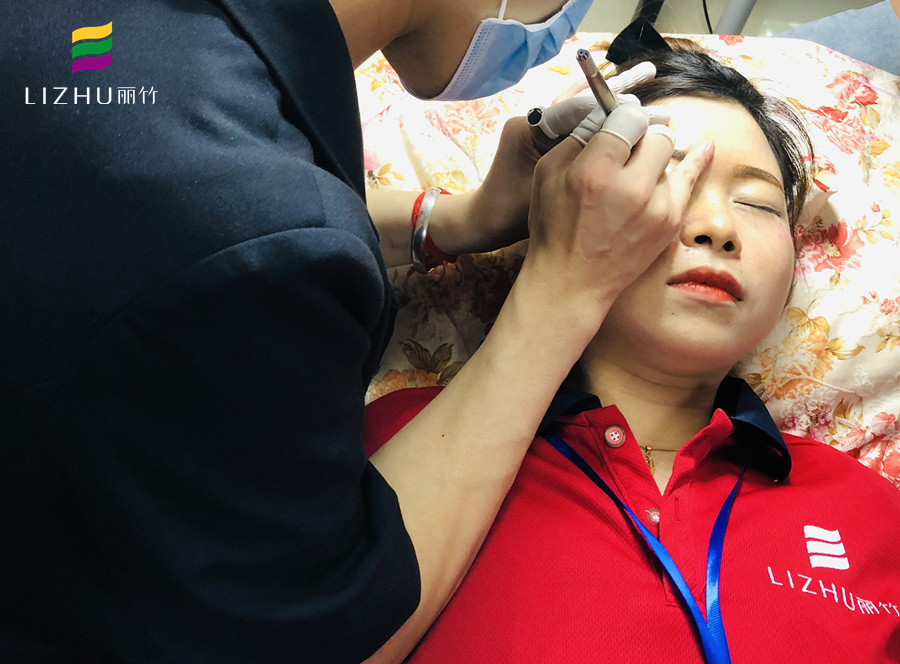 紋繡后眉毛發(fā)癢應(yīng)對方法（上），南寧紋繡護理