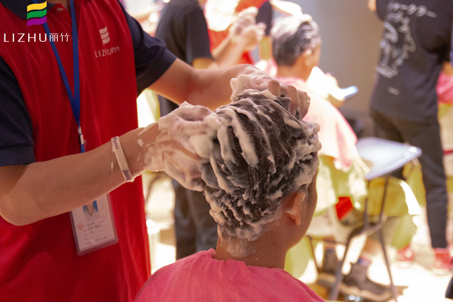 頭發(fā)干枯毛躁怎么辦？廣西美發(fā)護(hù)理技巧大放送