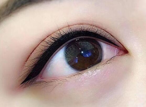 美瞳線多久可以碰水？廣西紋繡培訓(xùn)機構(gòu)分享