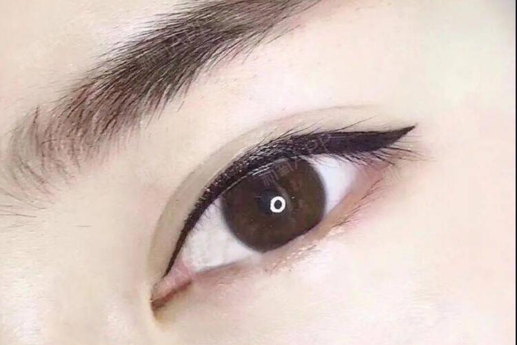 美瞳線技巧，南寧紋繡培訓(xùn)班找到啦