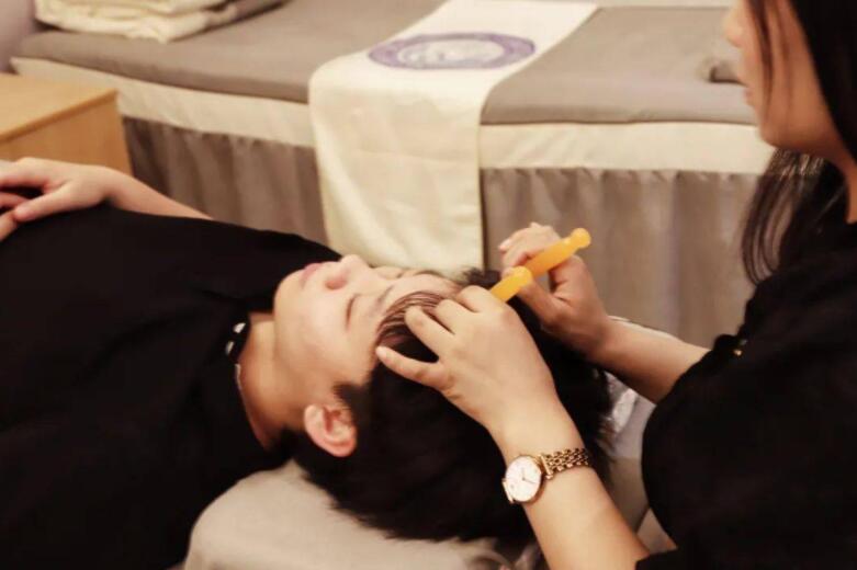 頭部撥筋的好處，南寧美容學(xué)校十大品牌課程