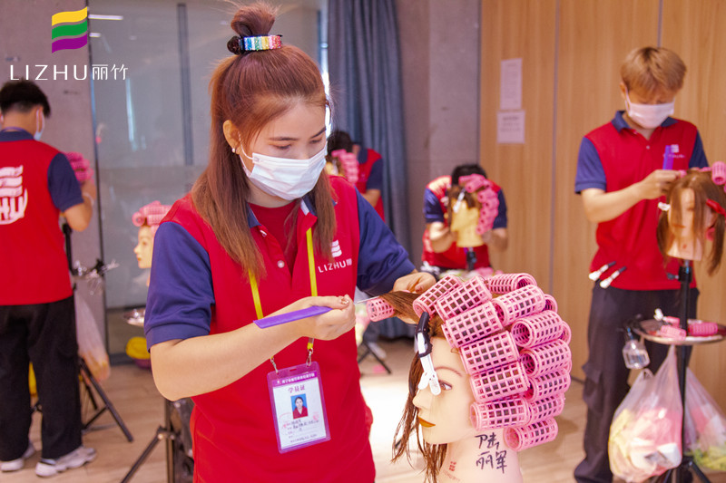 美發(fā)助理的考核標(biāo)準(zhǔn)，南寧美發(fā)師培訓(xùn)課程