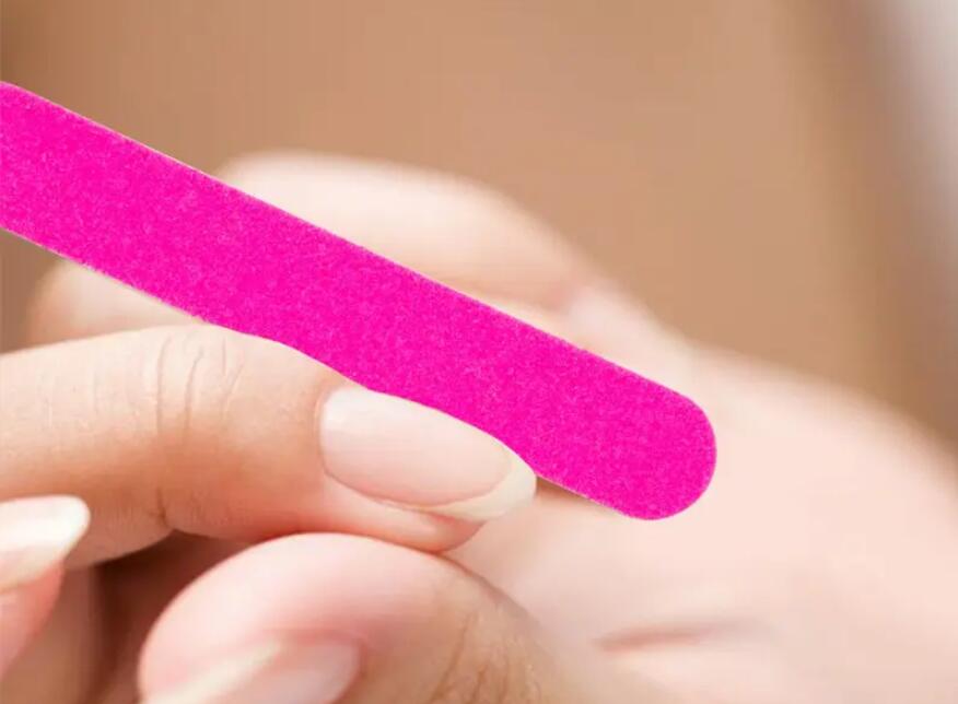 美甲為什么要打磨？南寧美甲師專業(yè)學校幫你