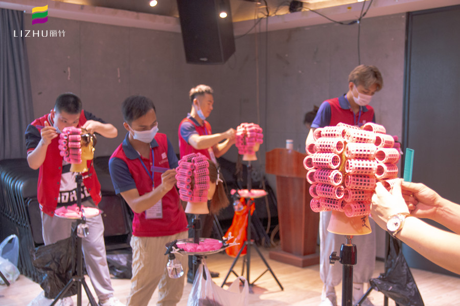 美發(fā)燙染師的考核標(biāo)準(zhǔn)，廣西專業(yè)正規(guī)美發(fā)學(xué)?？偨Y(jié)好了