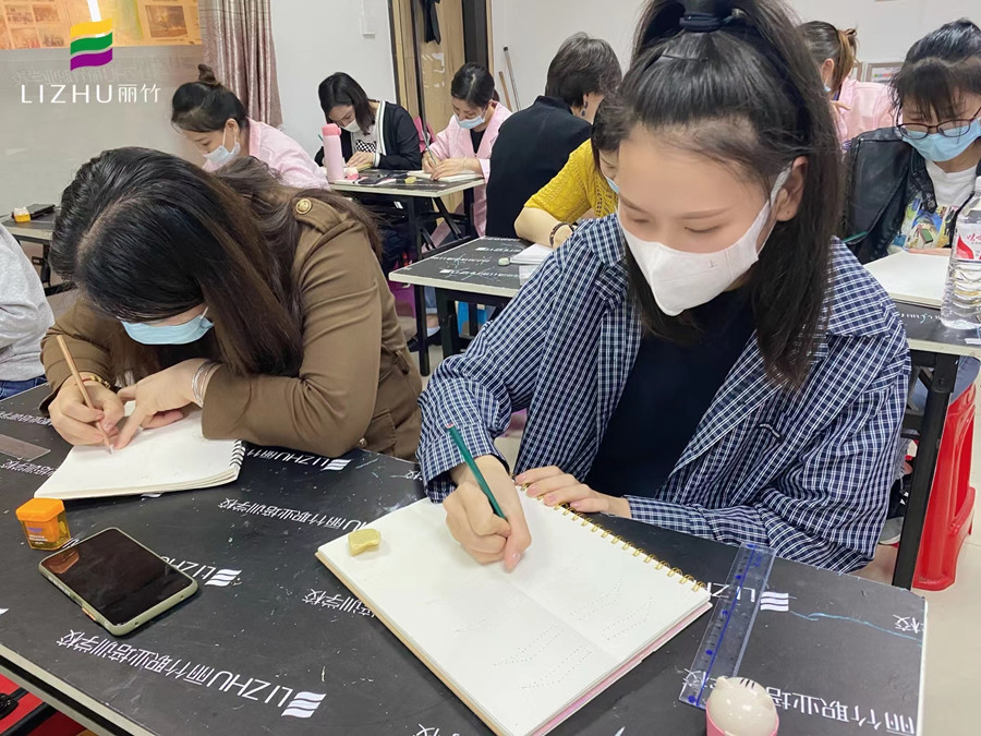 紋繡紙上練習(xí)的重要性，南寧專業(yè)紋繡學(xué)校幫你分析