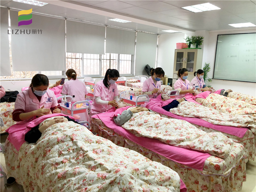 夏季美容護(hù)膚技巧，廣西學(xué)美容護(hù)膚專業(yè)介紹