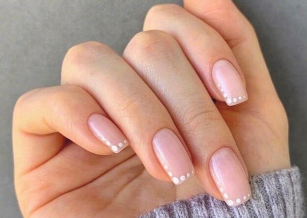 極簡風單色美甲，展示南寧培訓美甲哪家技術好