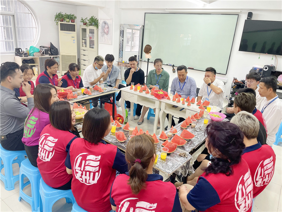 南寧美發(fā)培訓(xùn)學(xué)校舉辦畢業(yè)座談會