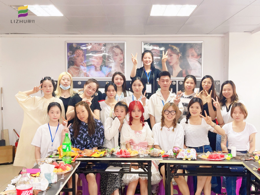 麗竹學?；瘖y全能班舉辦畢業(yè)座談會