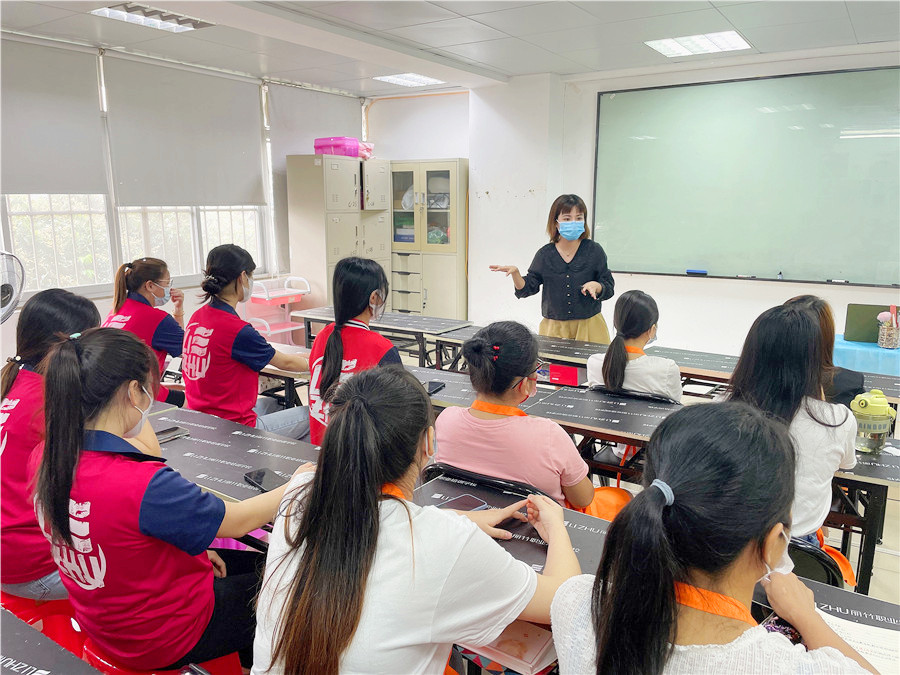 南寧化妝美甲學(xué)校j舉行就業(yè)宣講會(huì)