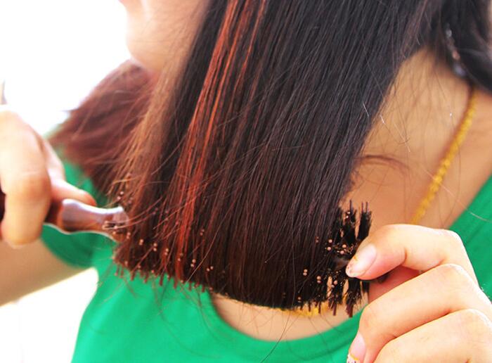 滾梳怎樣挑選？廣西美發(fā)學(xué)校專業(yè)講解