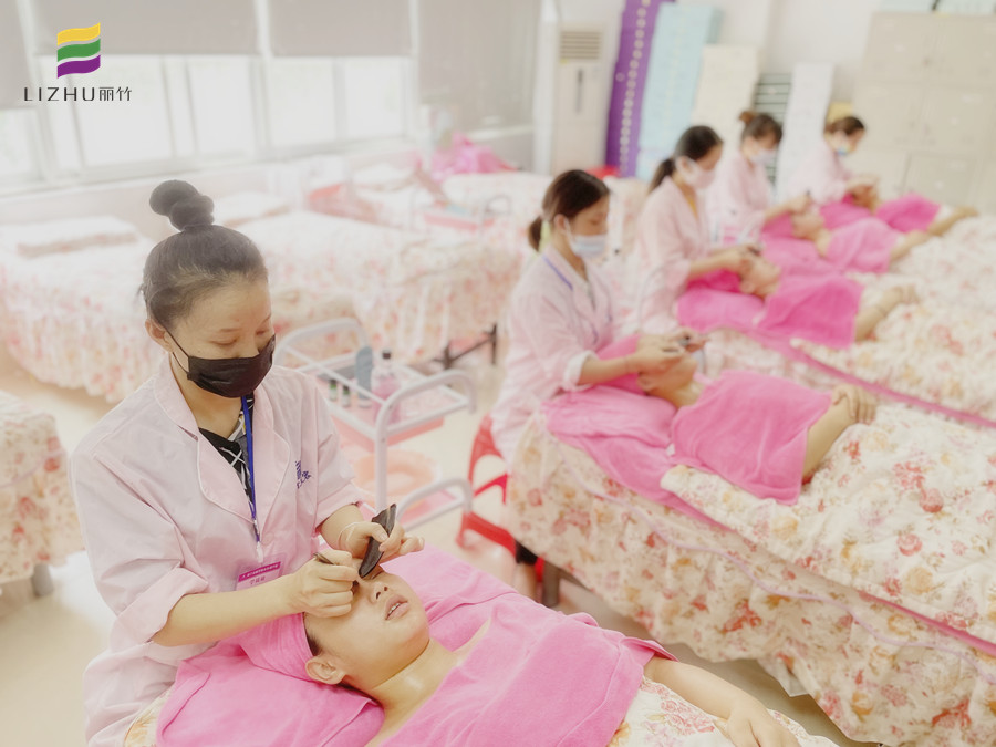 眼部刮痧的好處，南寧美容養(yǎng)生培訓(xùn)課程