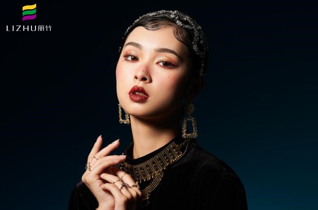 時(shí)尚輕復(fù)古造型