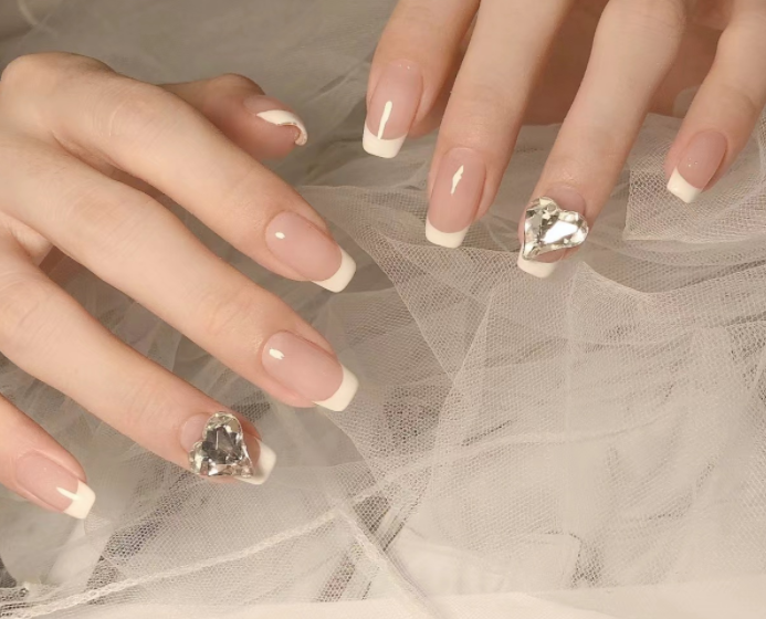 水鉆美甲圖片，南寧時尚美甲培訓分享給你