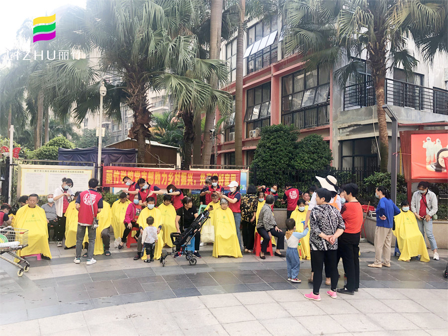 南寧美容美發(fā)學(xué)校公益活動(dòng)，居民們連連稱贊
