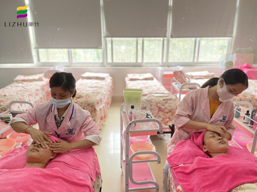 皮膚反復(fù)過 敏如何護(hù)理？廣西皮膚管理課程