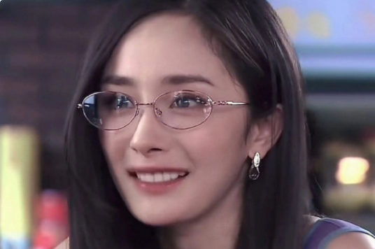 大冪冪千金臥蠶妝教程，廣西明星化妝培訓分享