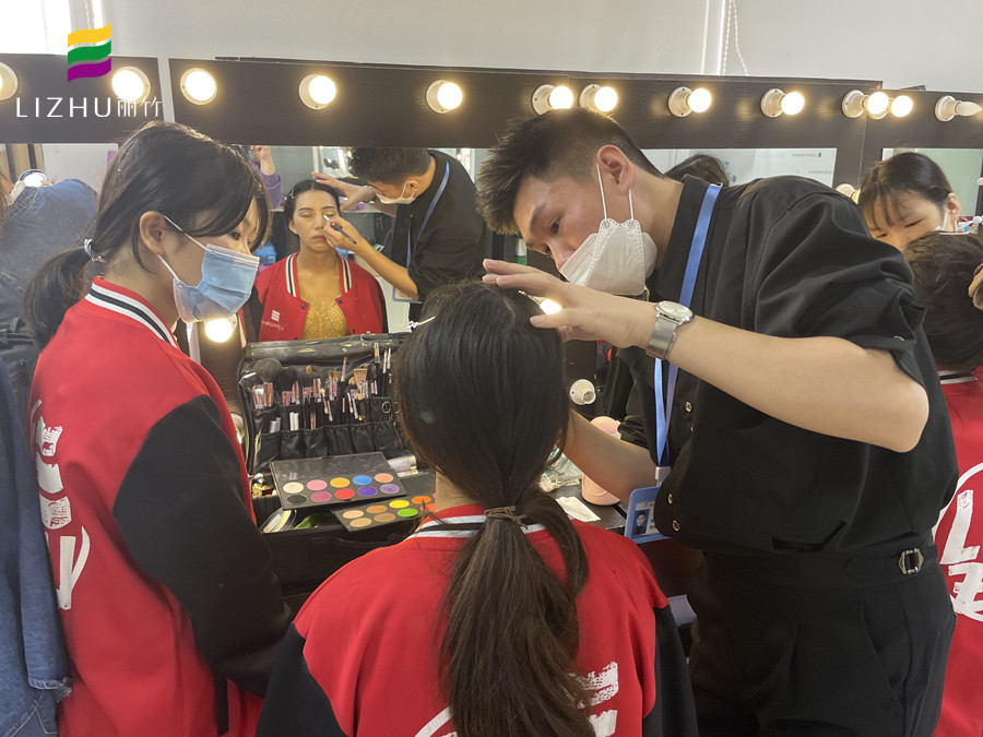 怎樣化妝能減少T區(qū)出油？廣西化妝職業(yè)培訓(xùn)班分享技巧