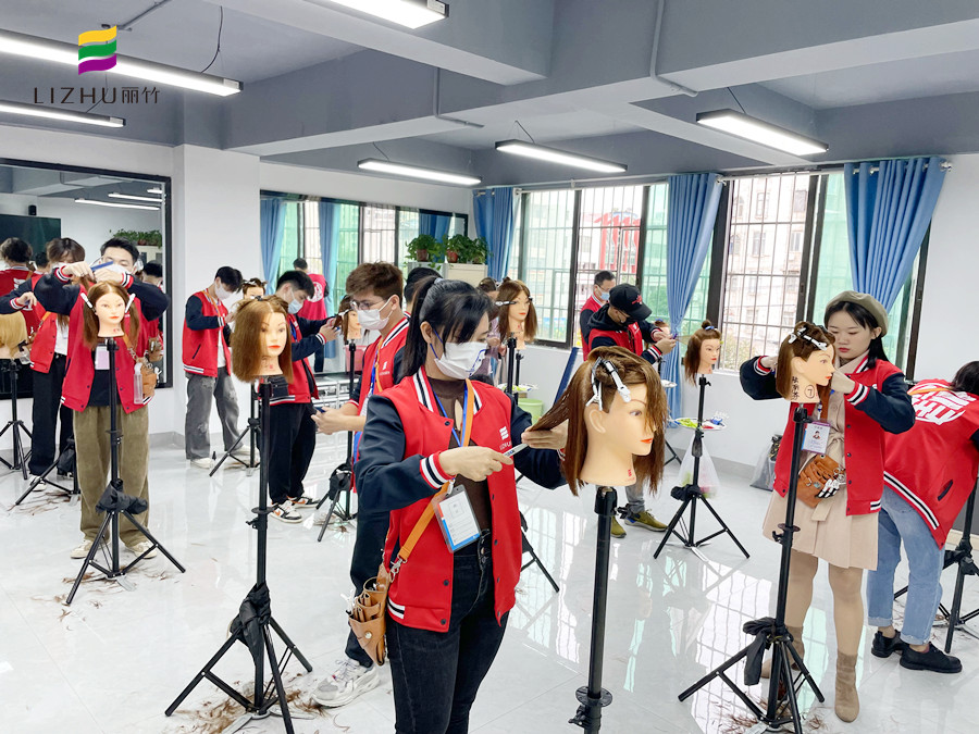 南寧學(xué)美發(fā)剪發(fā)：不同長度碎發(fā)怎么剪？