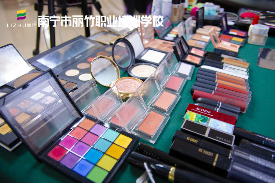 眼影的色調(diào)認識，廣西彩妝化妝基礎(chǔ)班課件內(nèi)容