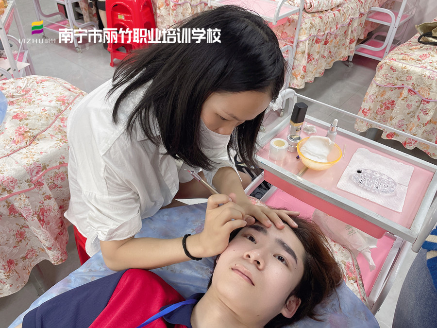 紋眉不上色的原因，廣西紋眉造型培訓(xùn)課程講解