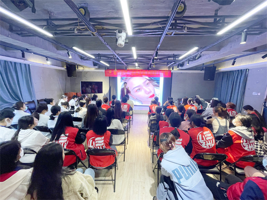 機(jī)器操作紋唇注意事項(xiàng)，一起學(xué)南寧紋繡培訓(xùn)師課程