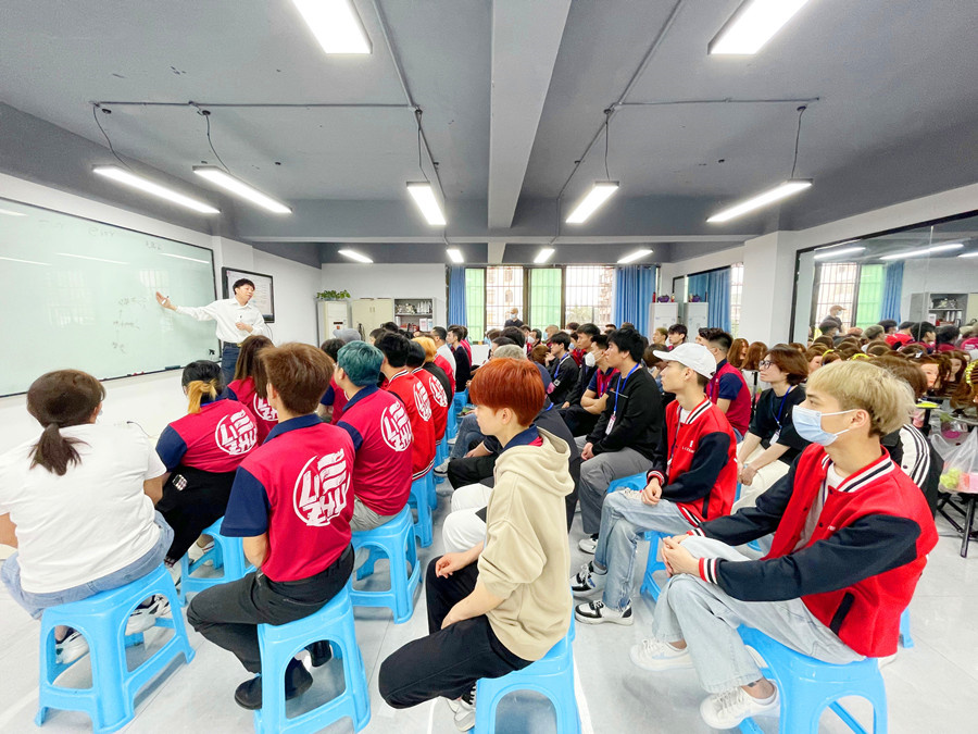 南寧美發(fā)學校推薦工作，麗竹學校舉行就業(yè)宣講會