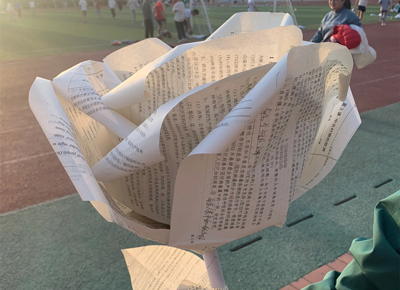 紙卷玫瑰花教程 ???，廣西花藝紙花培訓(xùn)課程分享