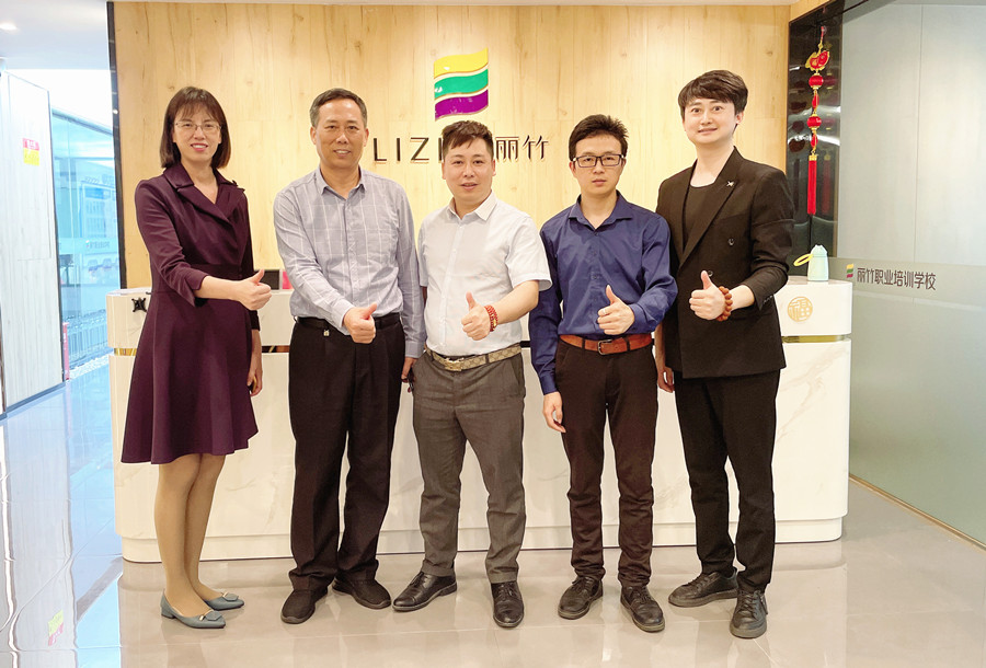 歡迎桂林市美容美發(fā)協(xié)會(huì)到麗竹學(xué)校參觀交流