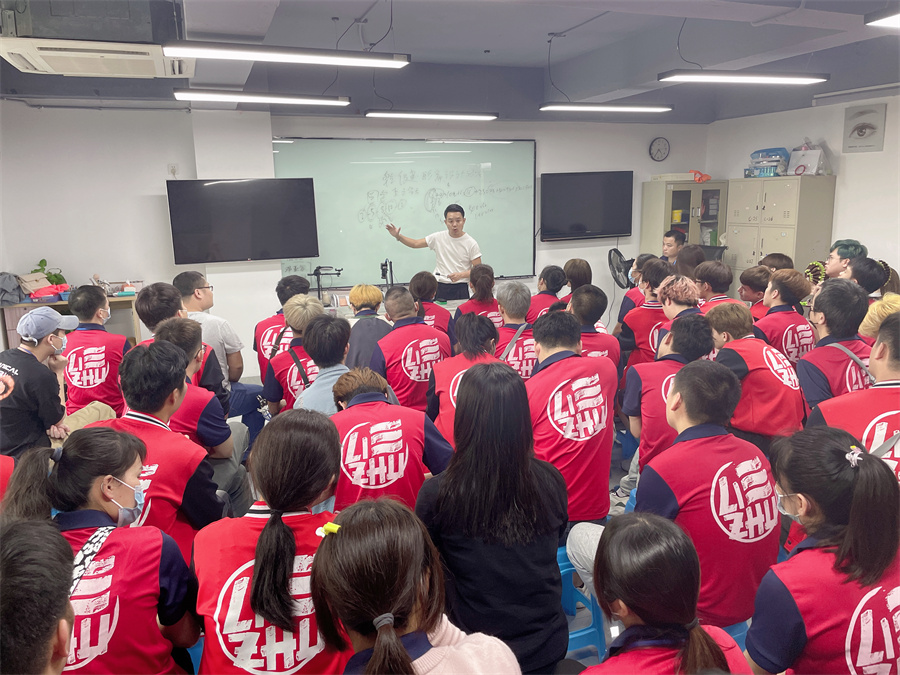 廣西美發(fā)學校哪家推薦工作？到麗竹學校就業(yè)宣講會