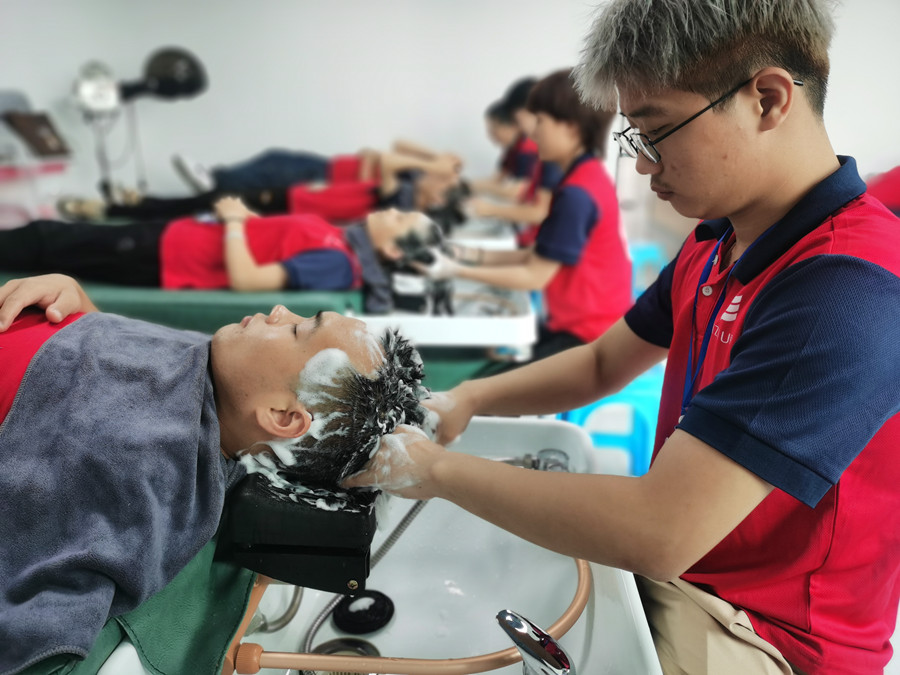 頭發(fā)如何保養(yǎng)？南寧美發(fā)護(hù)理培訓(xùn)課程